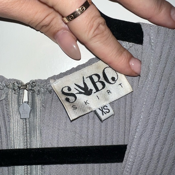 FOUR mini dresses of all different styles and brands. - Picture 13 of 16